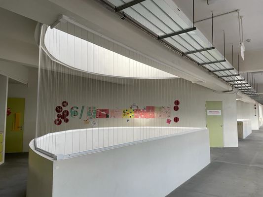 Ramen Onzichtbaar veiligheidsrooster Verticaal Horizontaal Openingsrichting Aluminium Kleur Zwart Melkwit Grijs Ideaal voor veilige gebouwbescherming