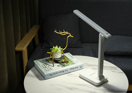 Verstelbare arm opvouwbare tafellamp 5500 Kelvin Touch Control met 10 lampen voor helder licht