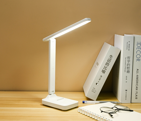 Verstelbare arm opvouwbare tafellamp 5500 Kelvin Touch Control met 10 lampen voor helder licht