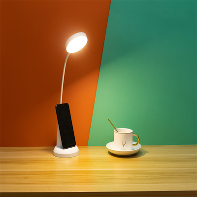 Opvouwbare 5W LED tafellamp met verstelbare kleurtemperatuur voor lezen en studeren