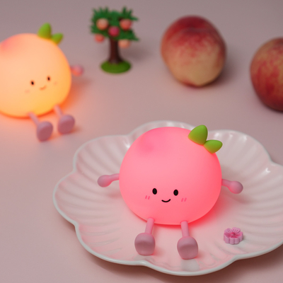 2024 Nieuwe Creatieve Perzikvorm Nachtlamp Zachte Silicone 7 Kleurveranderende Oogverzorging Nachtlicht Voor Kinderen Geschenken Schrijfkastlamp