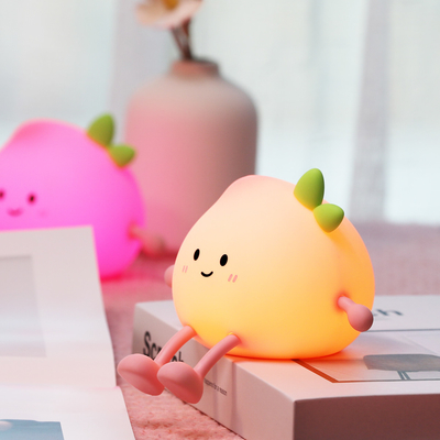 Nieuwste schattig perzik Silicone nachtlicht Oplaadbare oogbescherming Bedlamp Voor baby slaapkamer Kleurrijke perzik nachtverlichting