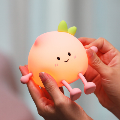 2024 Nieuwe Creatieve Perzikvorm Nachtlamp Zachte Silicone 7 Kleurveranderende Oogverzorging Nachtlicht Voor Kinderen Geschenken Schrijfkastlamp