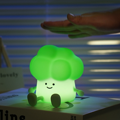 Schattige tekenfilm broccoli om kinderen te begeleiden om te slapen siliconen nachtlamp oplaadbare bedlamp groentelamp