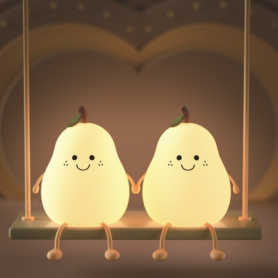 Hoogwaardig oplaadbaar RGB draadloos LED nachtlicht Dimmable tafellamp voor baby / kinderen Lief siliconen ontwerp
