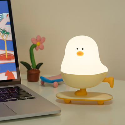 Moderne oplaadbare LED skateboard kip nachtlamp ABS slaapkamer desktop decoratie met touch power vakantie cadeau voor slapers