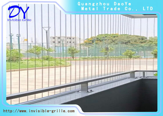 Onzichtbare veiligheidsgrill onzichtbare veiligheidsbarrière ontworpen om kinderen en huisdieren effectief te beschermen en tegelijkertijd de esthetische integriteit te behouden