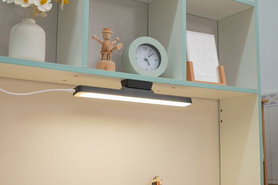 Tot 8 uur gebruiksduur Oplaadbare Magnetische Lamp 5V 1A Nominale Spanning Geschikt Voor Industriële En Commerciële Verlichting