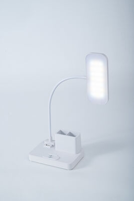 Oplaadbare bureaulamp met USB-oplaadpoort en drie helderheidsniveaus voor werkplekverlichting