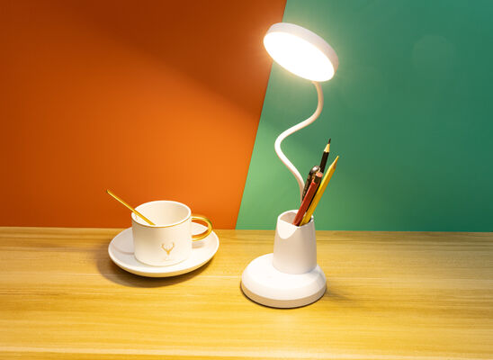 Moderne eenvoudige penhouder bureaulamp LED oplaadbare plug-in oogbescherming studielamp college slaapkamer leeslamp aanraking